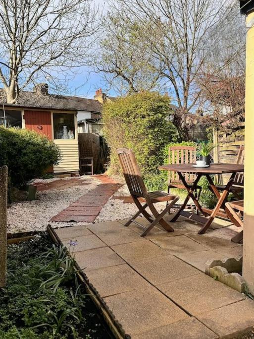 Large House With Fast Trains To London Villa Croydon Exterior photo